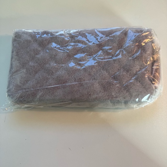 Quilted Red Wallet - Picture 11 of 11